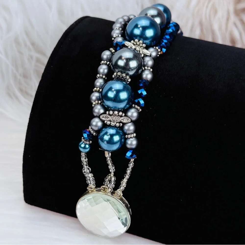Gorgeous, super unique costume bracelet, vintage